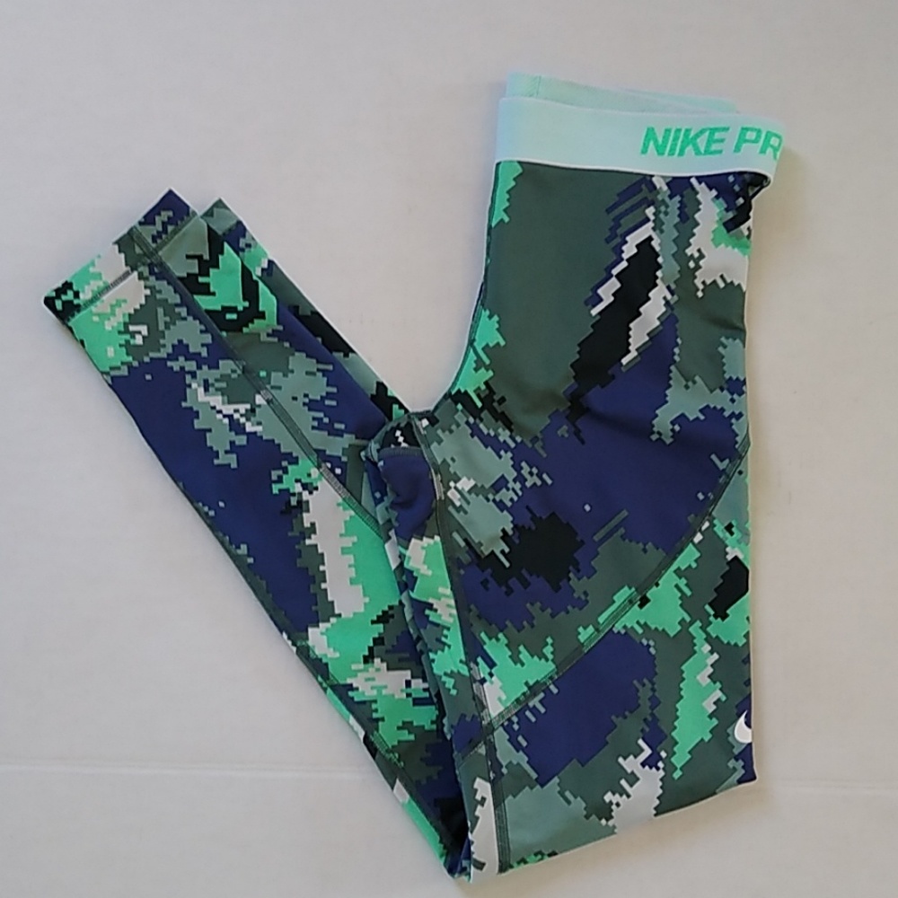 Nike Pro hyperwarm leggings. EUC size medium - Picture 1 of 4